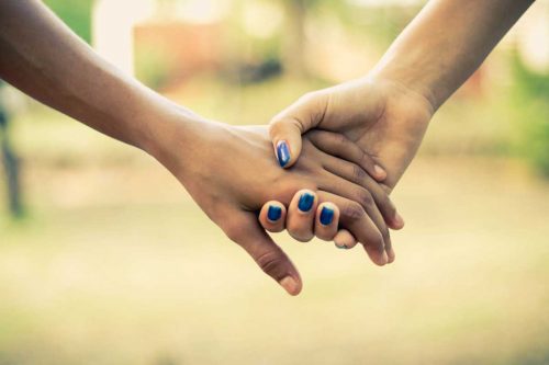 couple-holding-hands